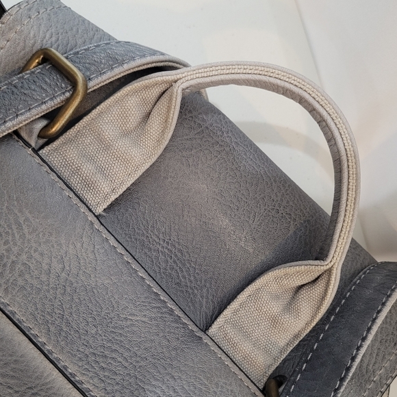 Jen & Co. Bex Gray Distressed Vegan Leather Backpack / Crossbody - Picture 8 of 16